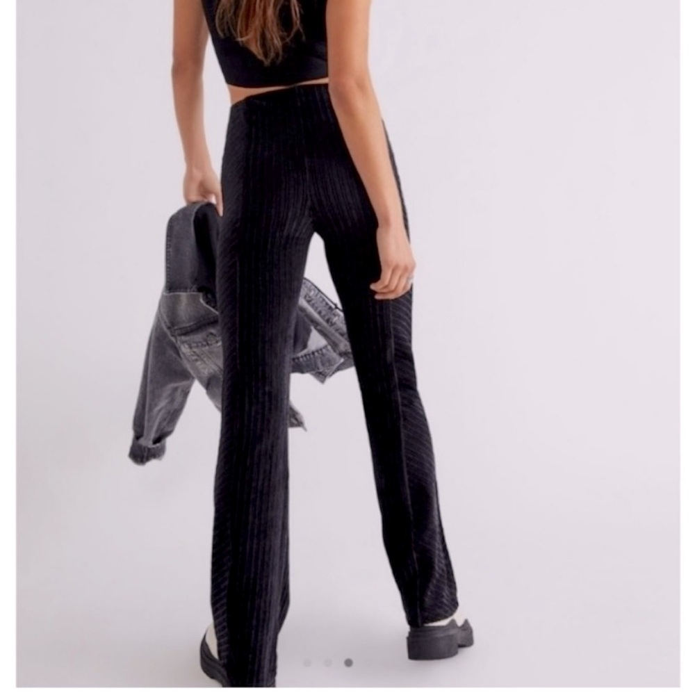 Free people Slim Pull-On Velvet Flare Pants-Black XL
Hard to find!